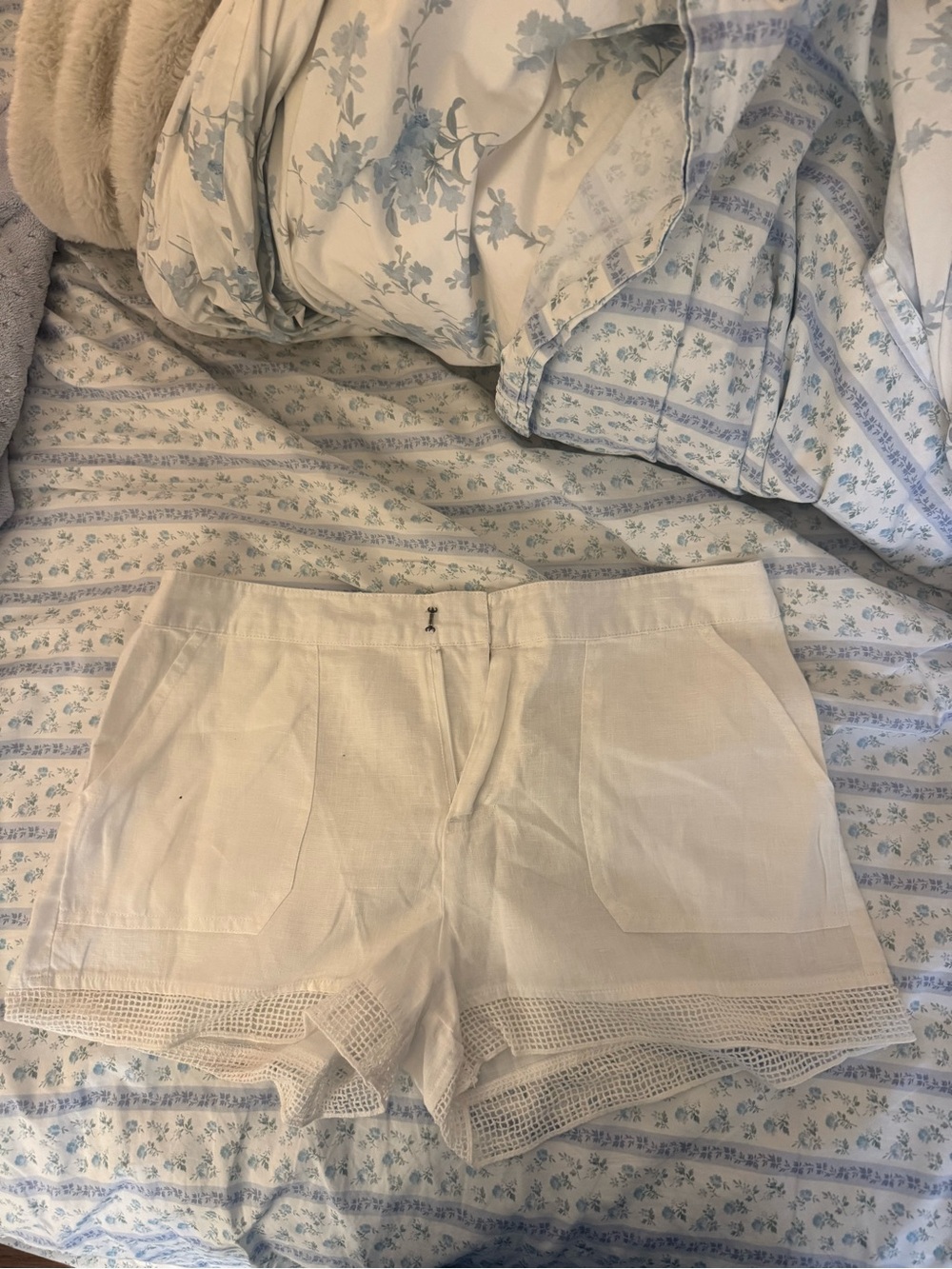 La Blanca Cream High-Rise Crochet-Hem Shorts